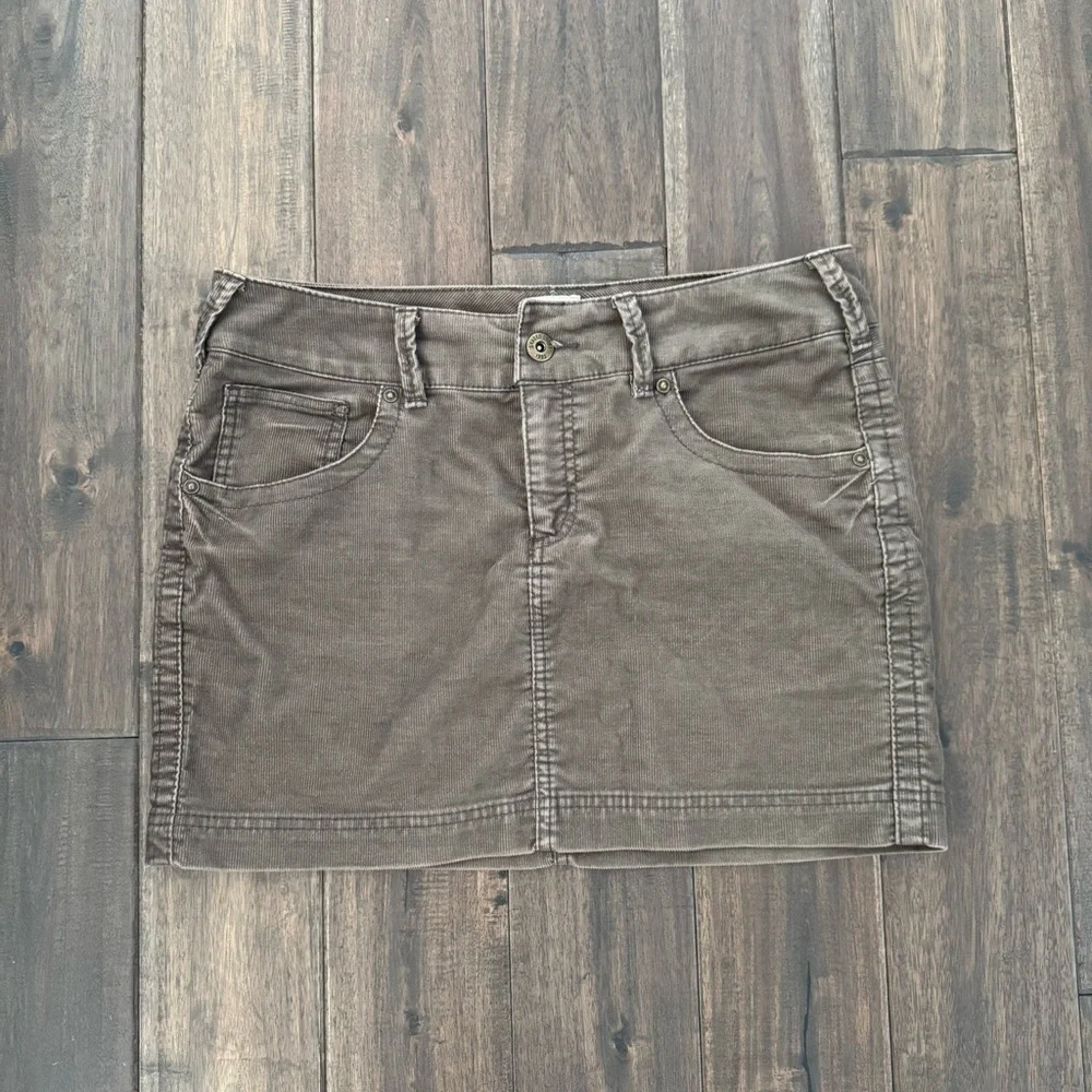 H&M L.O.G.G. Tan Y2K Style Corduroy Mini Skirt with Back Pockets 10